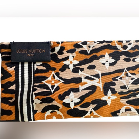 NWT Louis Vuitton Giant Jungle Monogram Bandeau Silk Scarf - Picture 3 of 5